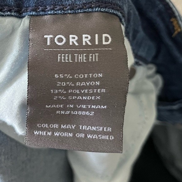 Torrid high waisted jeans shorts size 24 GUC - Picture 4 of 6